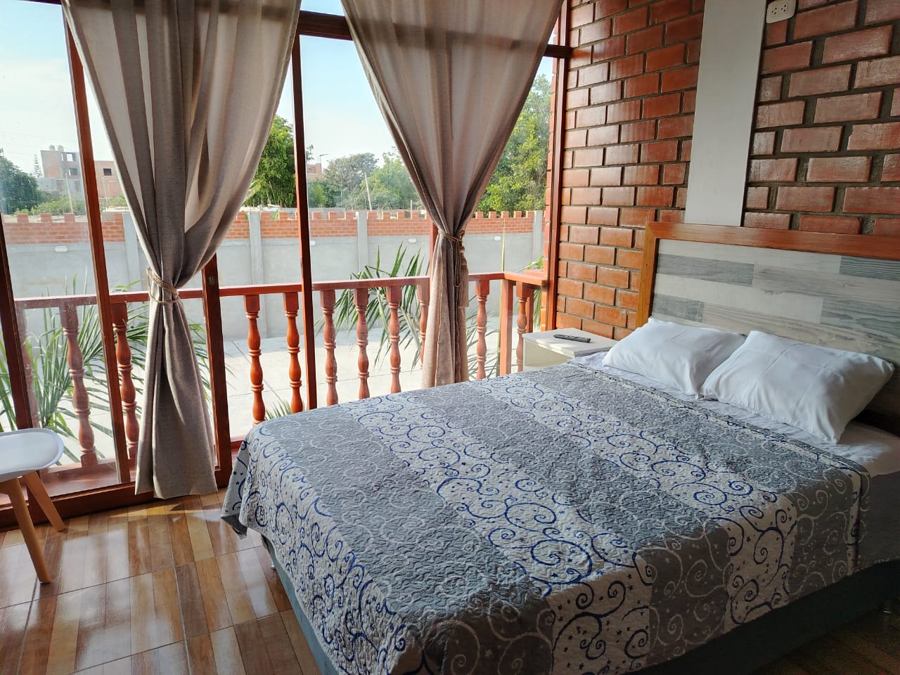 Habitación con balcón en Oliver's Garden Hotel